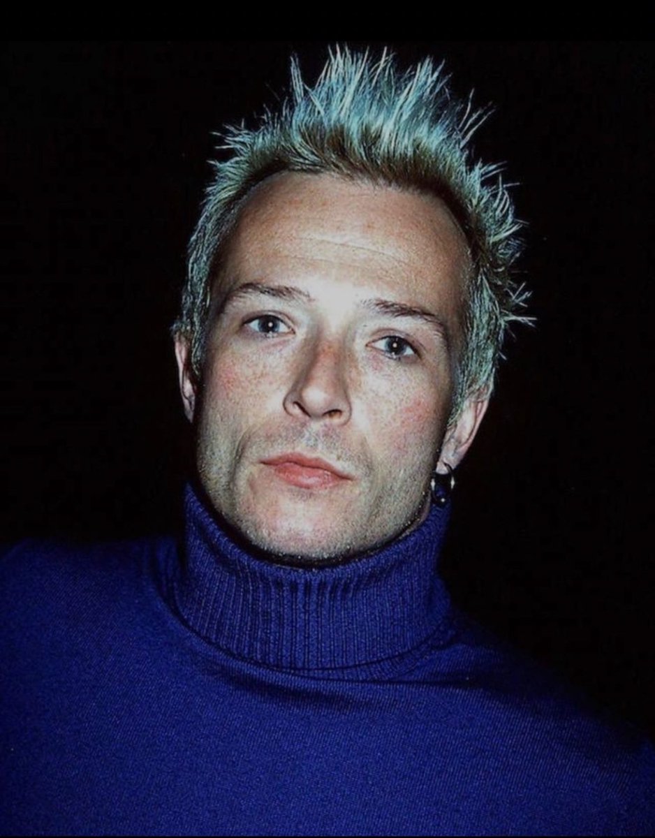 WeilandScottSTP's tweet image. Scott Weiland at the premiere of United Artists’ “Deuces Wild” at the Clearview Chelsea West Cinemas in New York City on April 22, 2002.
Photos® Matt Baron