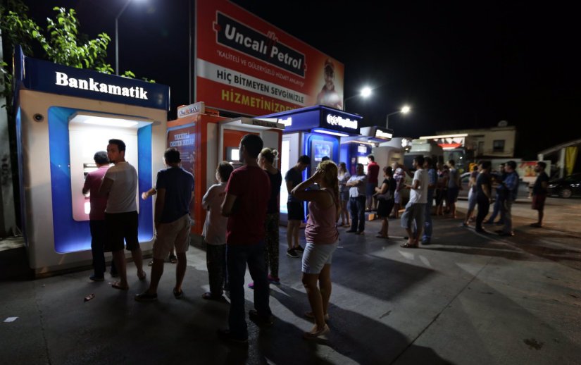 🔴 9 Yıl önce bu saatlerde Türkiye'de ki ATM'ler de nakit, petrol istasyonlarında akaryakıt kalmamıştı.

Kimdi la o ödlekler?

15 Temmuz  Zaferin Adı Türkiye