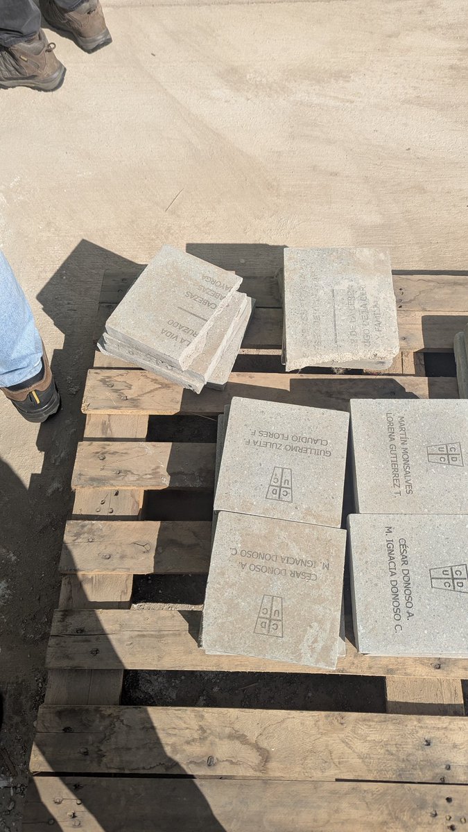 <a href="/MarceloLM14/">Marcelo L 🇫🇮</a> <a href="/BeenjaTuma/">Benjamín Tuma</a> La mayoría están gastadas y varias rotas antes de instalarlas.