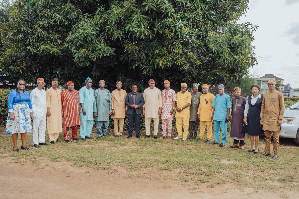 Today, I inaugurated the new Ogun State Housing Corporation Board, chaired by Hon. Yemi Adelani. I'm confident this accomplished team will support the delivery of Governor <a href="/DapoAbiodunCON/">Prince Dr. Dapo Abiodun, CON</a> housing agenda. 

Congratulations to the Board!

#jagz