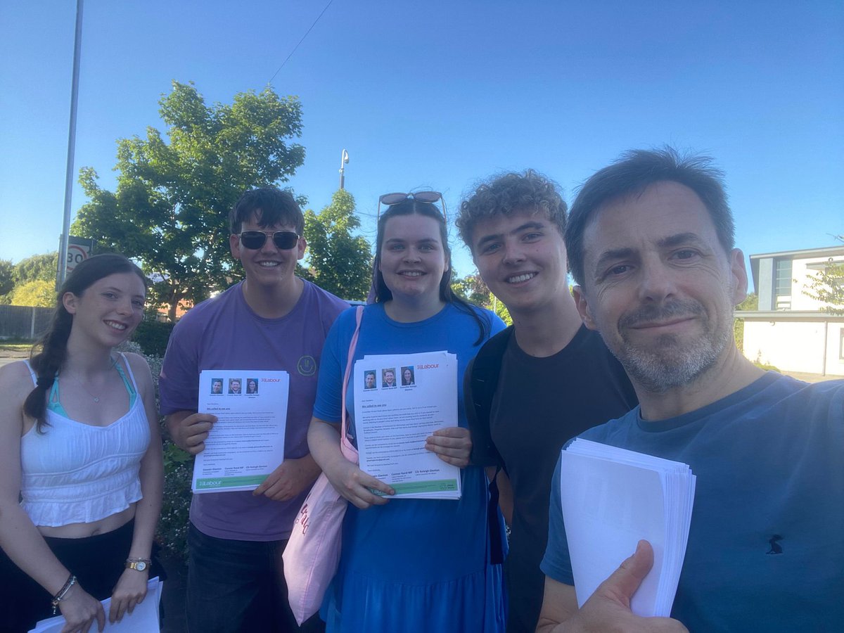 TraffordYL's tweet image. More (warm) canvassing across trafford for TYL! Like what you see and want to help Labour implement our plan for change? Get involved, by DM’ing us or send us an email! (email in bio) #younglabour #labourpartyuk #labourdoorstep #politics