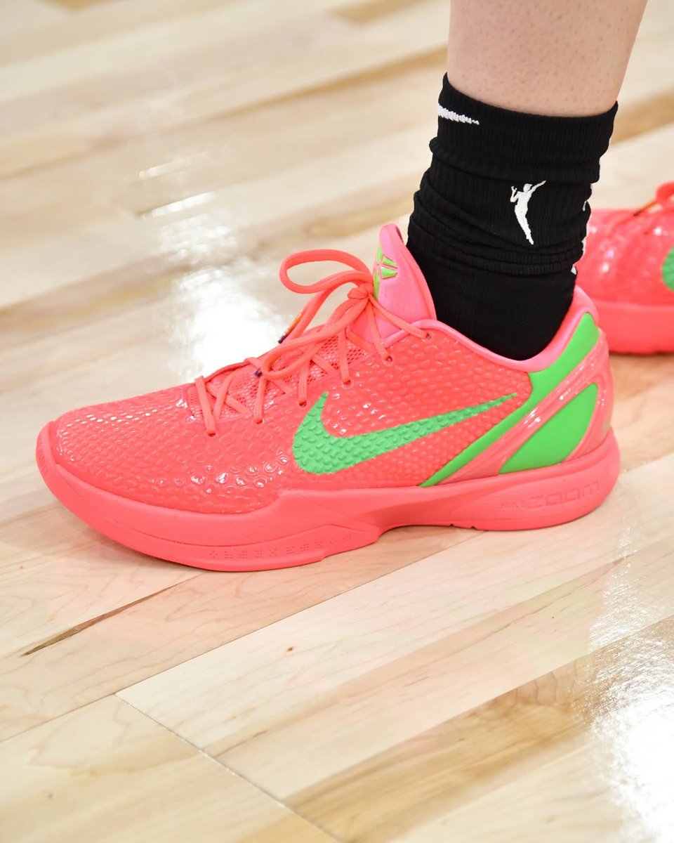 JustFreshKicks's tweet photo. ON FOOT LOOK: Nike Kobe 6 Protro "WNBA All-Star" PE 🐍 https://t.co/CxYd5OCCa3