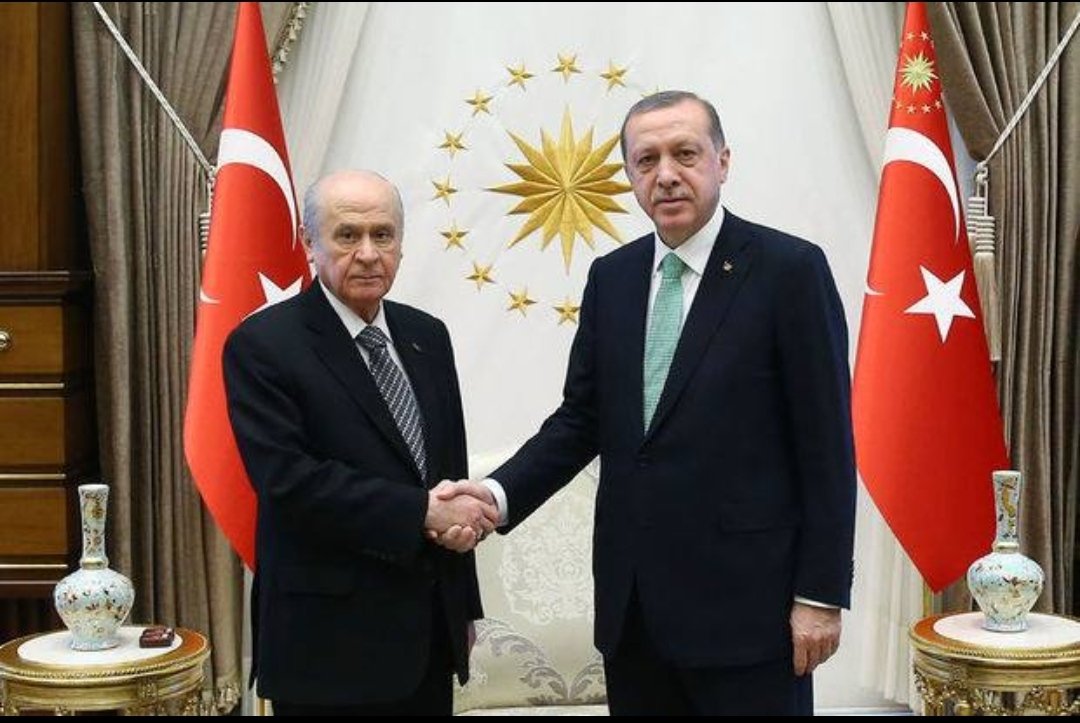 15 Temmuz'da, "antiemperyalist" duruşundan ve onurlu cesaretlerinden dolayı, Sayın Cumhurbaşkanı Recep Tayip Erdoğan'a, Sayın Devlet Bahçeli'ye, Anadolu'nun kadim "milli ve yerli" diğer güçlerine ve özellikle tüm aziz şehitlerimize selam olsun.