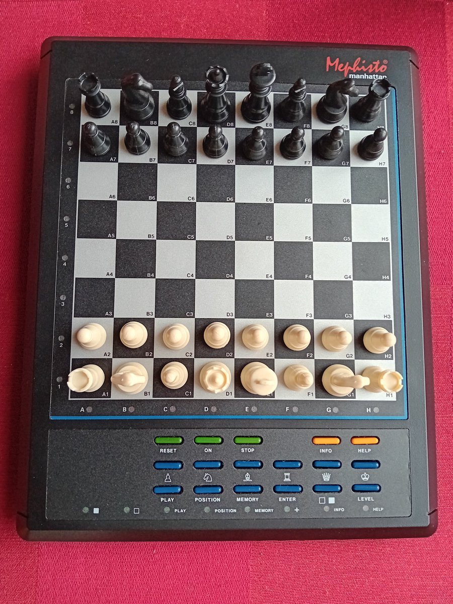 oldsoft's tweet photo. Novinky do sbírky. #chesscomputer https://t.co/PzAgVmTJw1