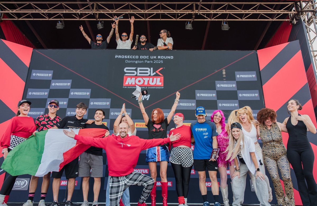 Vroom Magazine tweet media