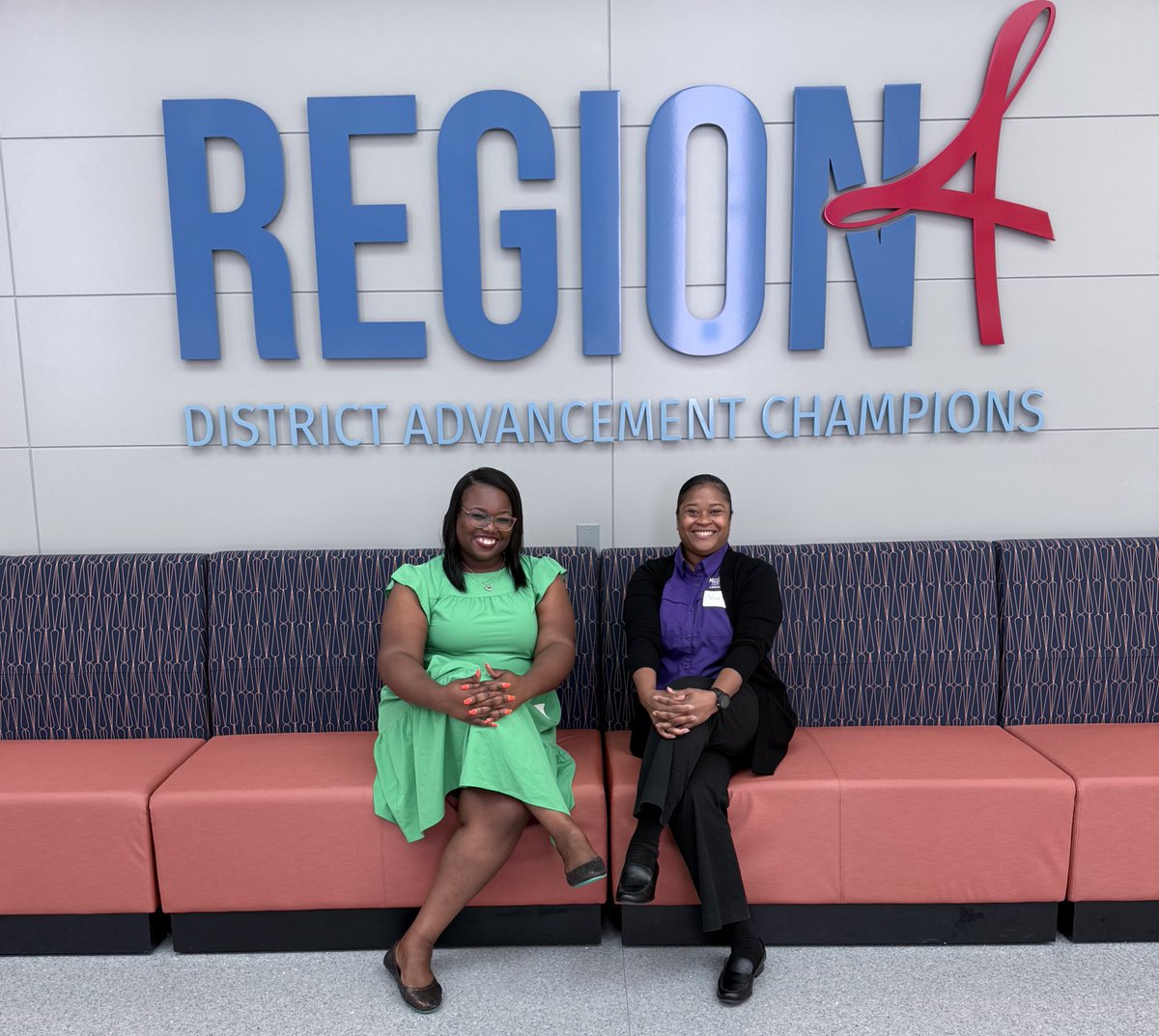 theLITsensei's tweet image. After years of following one another’s journeys, we finally got to reconnect at #R4APCon. Wishing you and @MDJH_Panthers a wonderful school year, @kfloyd71!