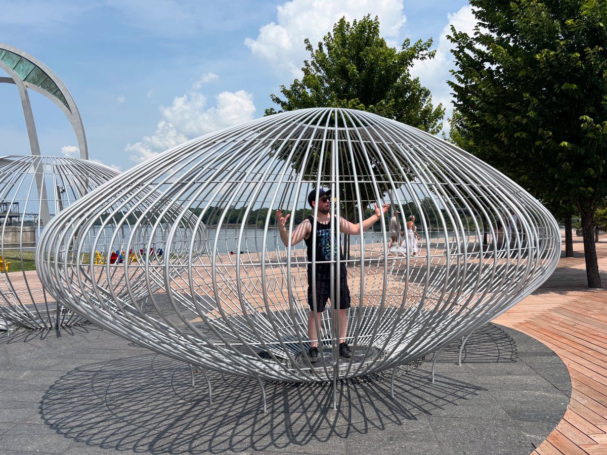 Tyler needs your help , how do you get out? 
.
.
#adventure #ohno #nostalgicbrightlights #montreal #help #art