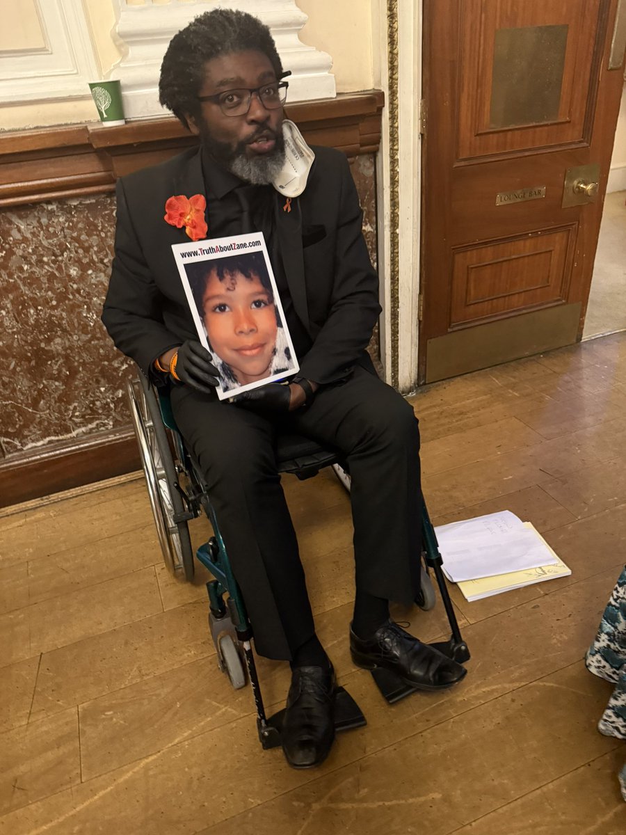 Tonight at Newham Council we passed a motion in support of #ZanesLaw.

Zane’s father, Kye, sat through the meeting with strength and dignity. No parent should have to bury their child.

This is about protecting all children &amp; demanding accountability.

zaneslaw.co.uk