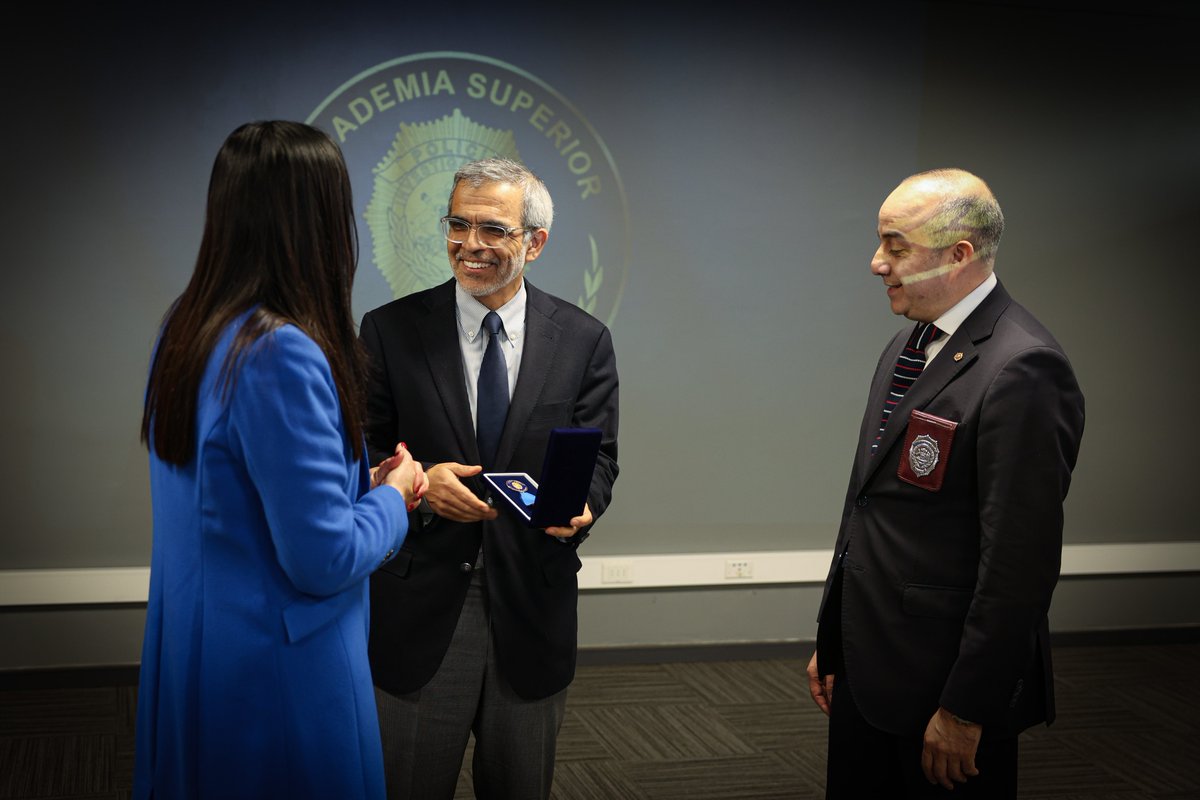 El Ministro Cordero visitó la Academia Superior de la @PDI_Chile, destacando la importancia de la formación policial, y enfatizando la necesidad de fortalecer el trabajo de la academia para garantizar una capacitación impecable que responda a las necesidades del país.