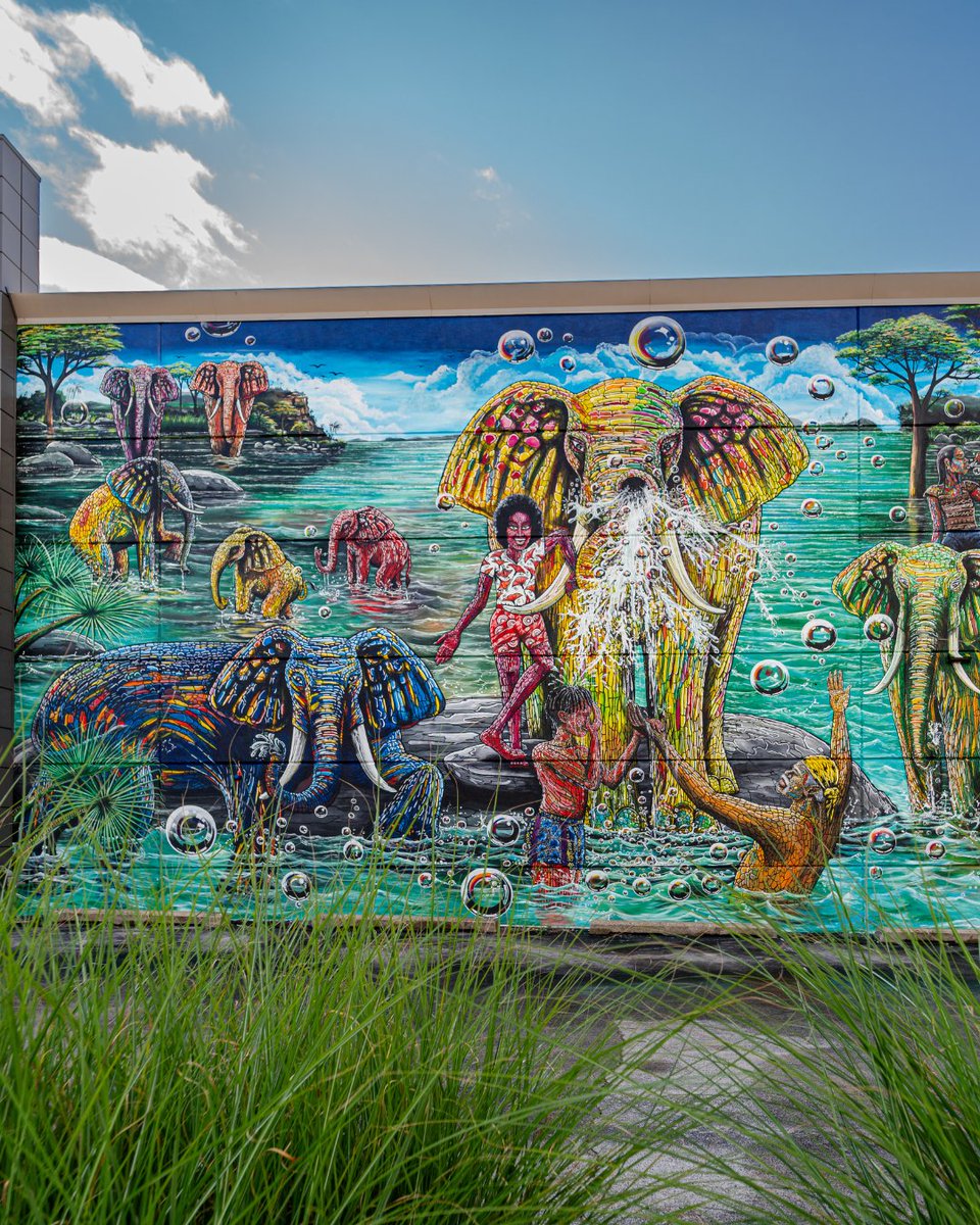 PureMichigan's tweet photo. From sidewalks to skywalks, Grand Rapids becomes an art lover’s dream during ArtPrize. Thousands of pieces, all around town—all free to explore. Sept. 18–Oct. 4!

🎨 Sisters on the Grand by Kelli Bishop
🎨 Raining Wisdom by Abdoulaye Conde

@ExperienceGR https://t.co/V0ZIhMThUc