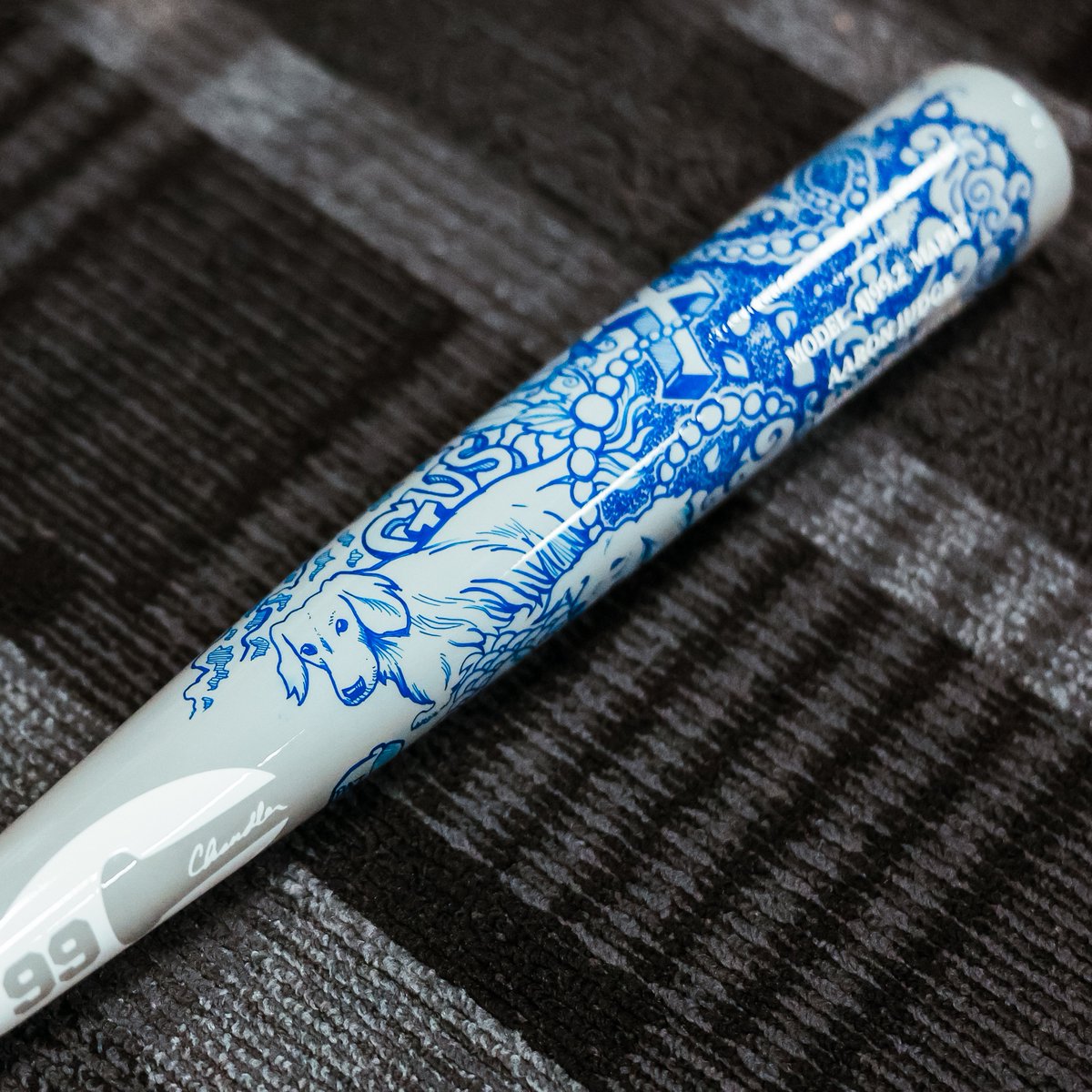 FiresideYankees's tweet image. Aaron Judge's All-Star Game bat includes nods to his daughter, Nora, and his two dogs, Penny and Gus🥹

This is AWESOME.

#Yankees