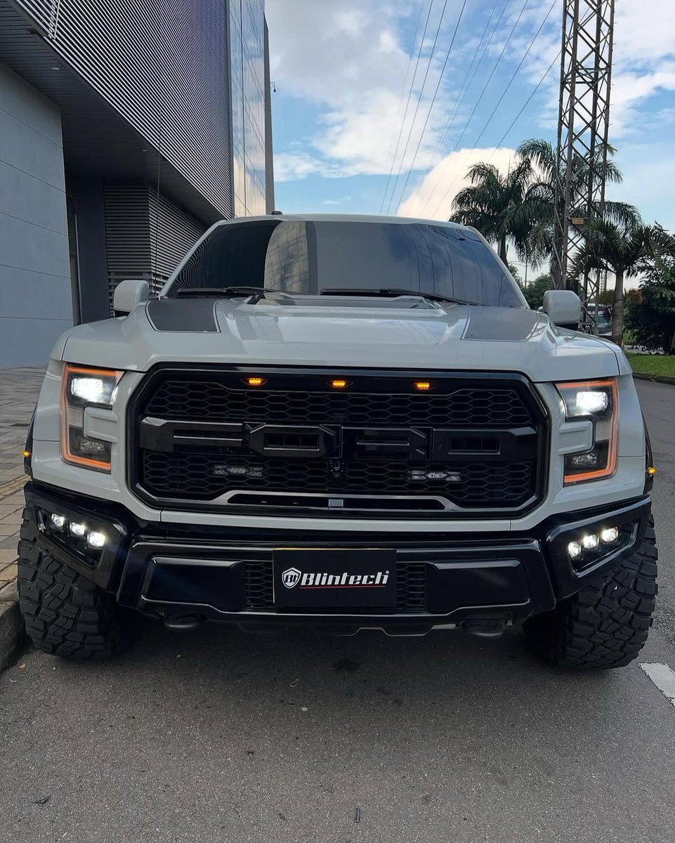 nocarcontext's tweet photo. Ford F-150 Raptor 🩶🩶 https://t.co/uiQbUsPK2f
