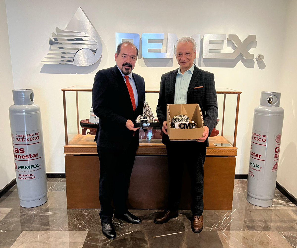 Congreso Mexicano del Petróleo (@cmp_petroleo) on Twitter photo 🔵 El maestro Edmundo Herrero Coronado, presidente ejecutivo del Congreso Mexicano del Petróleo y presidente nacional de la <a href="/AIPMAC/">AIPM-NACIONAL</a> , hizo entrega de reconocimientos al Dr. Víctor Rodríguez Padilla, Director General de <a href="/Pemex/">Petróleos Mexicanos</a> , por su apoyo incondicional a la edición XIX del CMP. 🔵 El maestro Edmundo Herrero Coronado, presidente ejecutivo del Congreso Mexicano del Petróleo y presidente nacional de la <a href="/AIPMAC/">AIPM-NACIONAL</a> , hizo entrega de reconocimientos al Dr. Víctor Rodríguez Padilla, Director General de <a href="/Pemex/">Petróleos Mexicanos</a> , por su apoyo incondicional a la edición XIX del CMP.