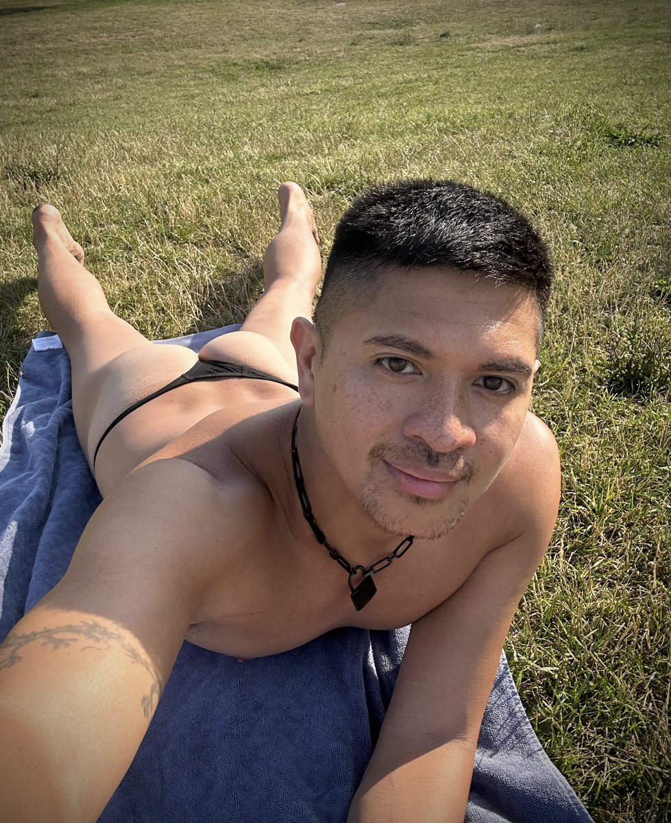 DrewDaDragon1's tweet photo. Suns Out, Buns Out. ☀️ https://t.co/u7FAgCz4hW