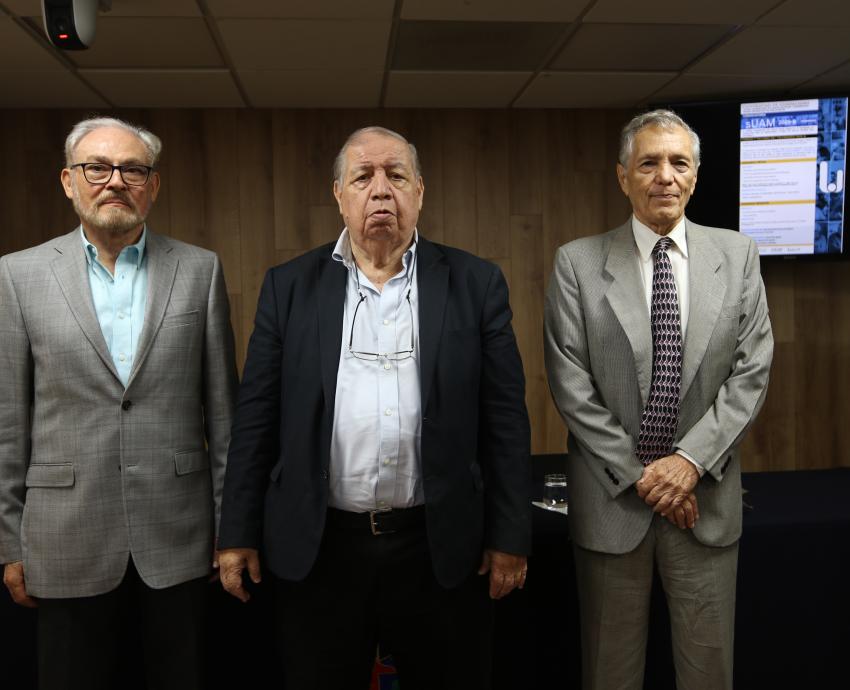 Prensa_UdeG's tweet image. Abre #SUAM oferta educativa con más de 25 cursos para adultos mayores. 👴👵
💻📲➡️ udg.mx/es/noticia/abr…