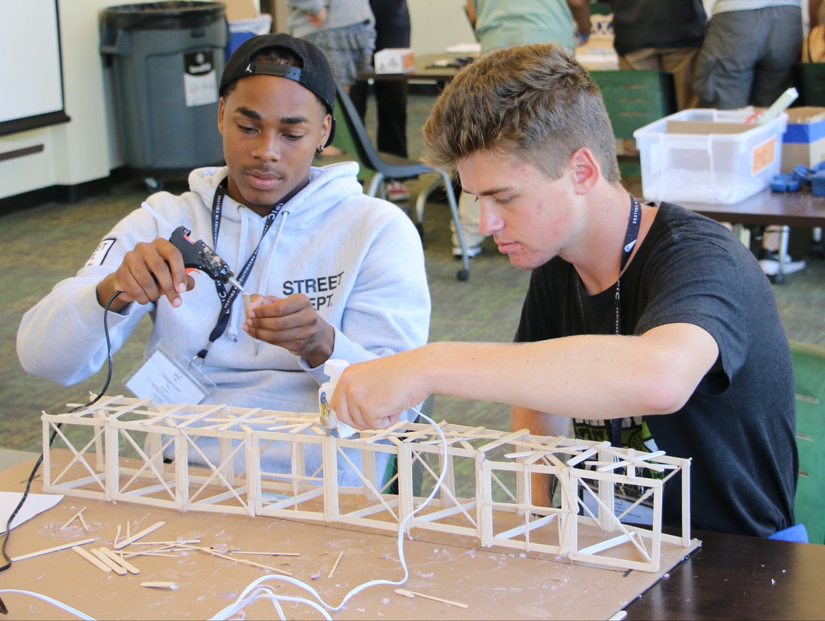 PolyEngineering's tweet image. Future engineers in action! 🔧
High school students in Cal Poly's EPIC program explored real-world challenges — from 3D printing to bridge-building — guided by faculty and student mentors.
#STEM #LearnByDoing