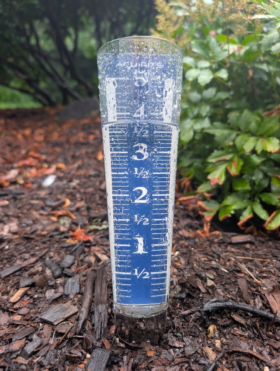 Danbury_WX's tweet image. Looks at these rainfall totals from today! Left is from Brian Coyman in New Fairfield and right is from Mike Switser in Newtown!