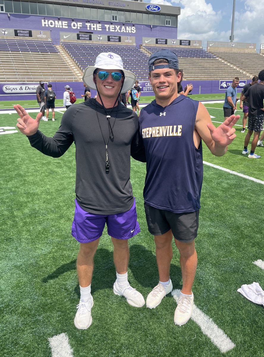 TrotJordan's tweet image. Thank you @TarletonFB for hosting a great camp! Thank you @QBsWork16 for the tour around the facilities! I am looking forward to Friday Night Lights this week!
@Coach_Hes12
@CoachDoty_SHS
@CoachMattJordan
@Coach_Kittley
@CoachKilcoyne
