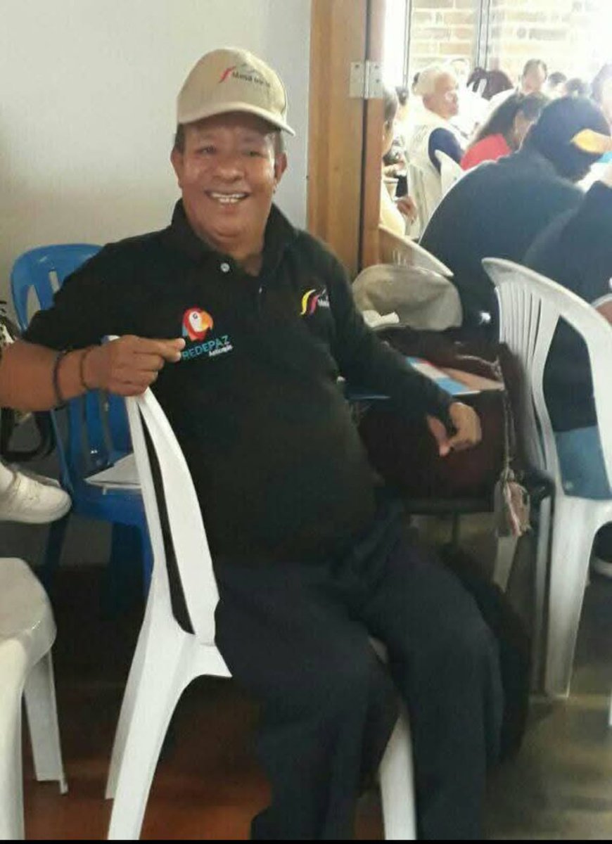 Lamentamos la partida del líder, defensor de DDHH y constructor de paz Cesar Callejas, persona que siempre estuvo en los procesos comunitarios y sociales. Abrazo solidario para amig@s y familiares del compañero Cesar. Su legado perdurará, Paz en su tumba.