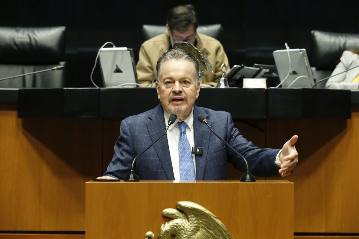 Mario Vázquez Robles (@mariovzqzr) on Twitter photo 🚨 ¿Tu CURP ahora tendrá huellas, iris y rostro?
¿Todos tus trámites con el gobierno serán centralizados en la Federación?
Sí. Y es más grave de lo que parece.
Te explico por qué debemos encender las alertas 🧵
#LlaveMx #CURPBiométrica 🚨 ¿Tu CURP ahora tendrá huellas, iris y rostro?
¿Todos tus trámites con el gobierno serán centralizados en la Federación?
Sí. Y es más grave de lo que parece.
Te explico por qué debemos encender las alertas 🧵
#LlaveMx #CURPBiométrica