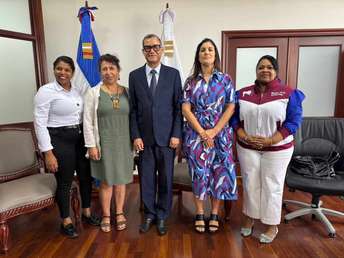 UNI Américas (@uniamericas) on Twitter photo UNI Américas, FITH y FENAMUTRA se reunieron con el Ministro de Trabajo de RD, quien se comprometió a impulsar el aumento salarial para el personal no médico de salud pública y la ratificación del Convenio 190 de la OIT. #Sinnosotrosnohaysalud <a href="/MTrabajoRD/">Ministerio de Trabajo 🇩🇴</a> UNI Américas, FITH y FENAMUTRA se reunieron con el Ministro de Trabajo de RD, quien se comprometió a impulsar el aumento salarial para el personal no médico de salud pública y la ratificación del Convenio 190 de la OIT. #Sinnosotrosnohaysalud <a href="/MTrabajoRD/">Ministerio de Trabajo 🇩🇴</a>
