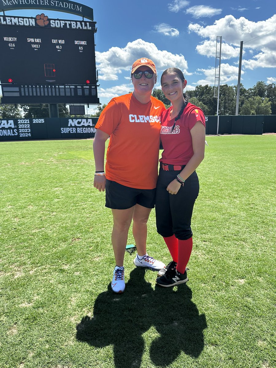AubreyMulterer's tweet image. Another great @clemsonsoftball camp. Thank you @rittmanjohn @KatieRepole and all the staff and players. The heat was on, but so was the pop time. Looking forward to next time. 🧨🐅