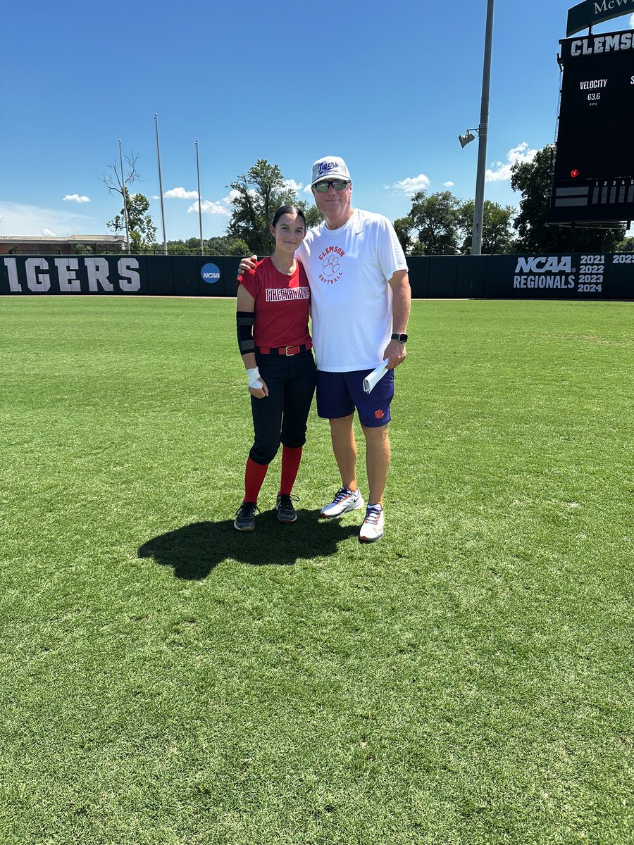 AubreyMulterer's tweet image. Another great @clemsonsoftball camp. Thank you @rittmanjohn @KatieRepole and all the staff and players. The heat was on, but so was the pop time. Looking forward to next time. 🧨🐅