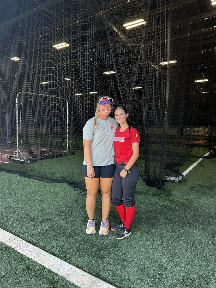 AubreyMulterer's tweet image. Another great @clemsonsoftball camp. Thank you @rittmanjohn @KatieRepole and all the staff and players. The heat was on, but so was the pop time. Looking forward to next time. 🧨🐅