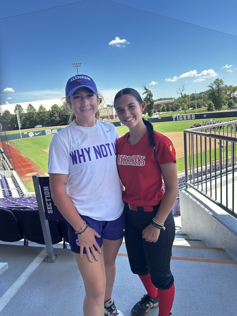 AubreyMulterer's tweet image. Another great @clemsonsoftball camp. Thank you @rittmanjohn @KatieRepole and all the staff and players. The heat was on, but so was the pop time. Looking forward to next time. 🧨🐅