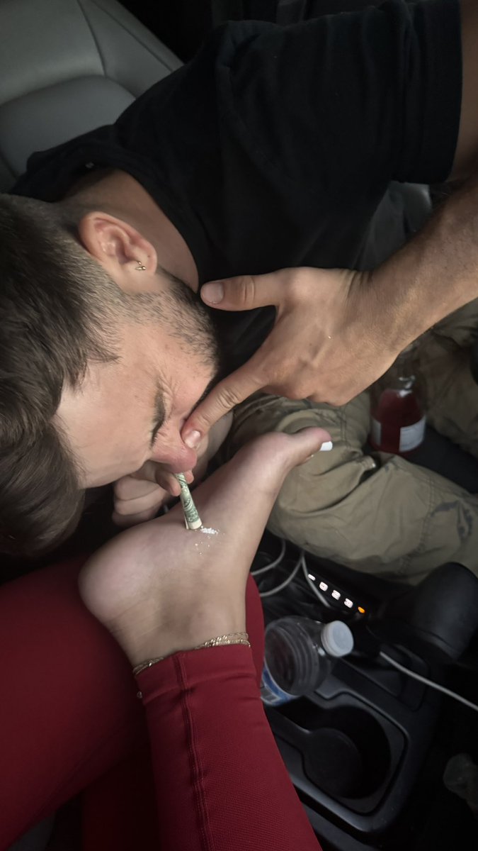 subs doing lines on my foot >>> doing lines anywhere else