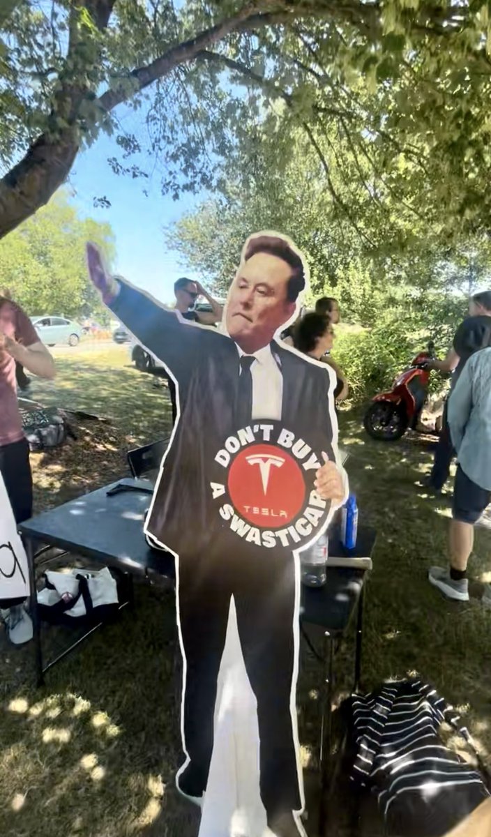 ElectrifyGuy's tweet image. I met the National organizers of the Tesla Takedown movement yesterday at my festival in Seattle.
A couple weeks ago, an email was sent to our general inbox from the organizers who threatened to stage in-person protests and escalate further if we did not remove Tesla from our…