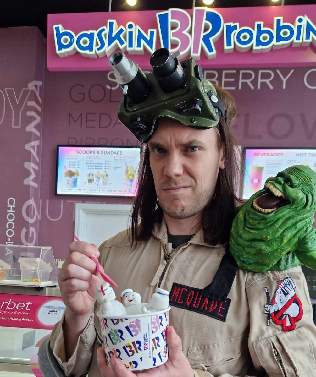MagicGBuster's tweet photo. @GhostbustersSU #Summerofslimer Slimer following me to another Ice Cream place. However the Mini Pufts got there first! https://t.co/Jpo7cEfH4O