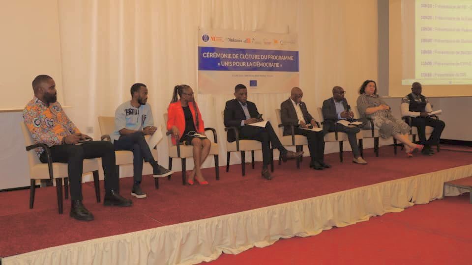 La cérémonie de clôture du programme « Unis pour la Démocratie » vendredi 11 juillet a célébré l’aboutissement de 2 ans d’activités intenses menées par 8 organisations partenaires afin de contribuer à l’organisation d’élections crédibles, transparentes et inclusives en #RDC 1/4