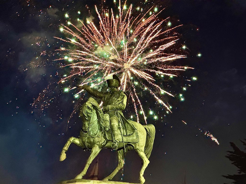 🎆 Ambiance festive à <a href="/VilleCherbourg/">Ville de Cherbourg-en-Cotentin</a> pour un 14 juillet réussi : feu d’artifice, concerts, food trucks et bonne humeur partagée.
Un grand merci aux équipes mobilisées pour cette belle soirée 🎉
#14juillet