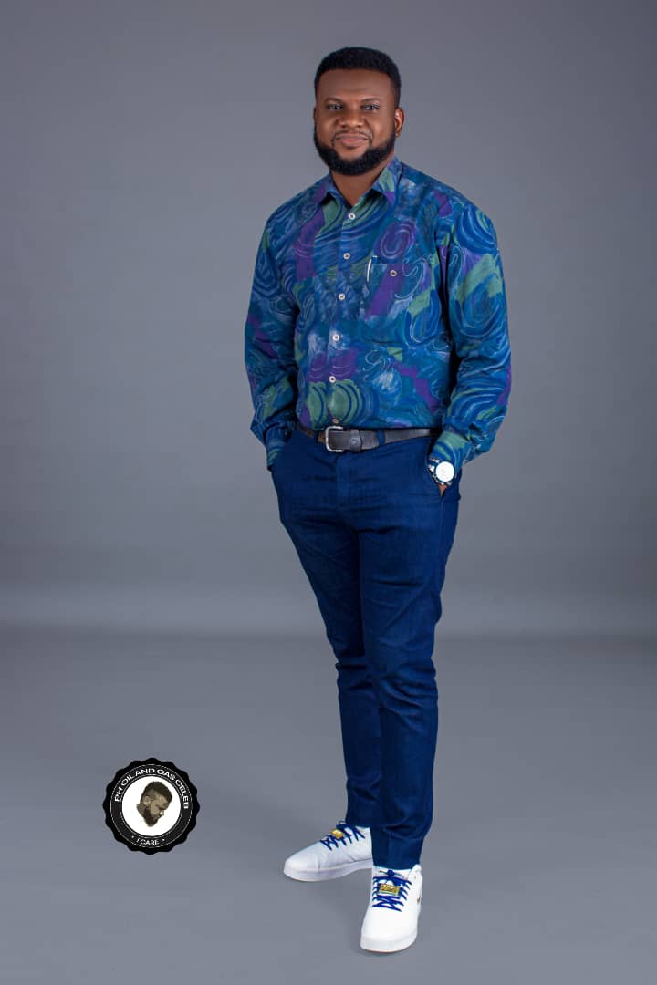 blazebolu751's tweet photo. This man called Norbert Ogboin aka Norbert O Celebrity Oil &amp; Gas he lives in PH he posts about helping people getting jobs outside Nigeria and processes visa, he scammed mrs popoola  Adenike Folake and her colleague the sum of 2.1m naira &amp; he's not picking calls @officialEFCC https://t.co/YA8MHIgzYI