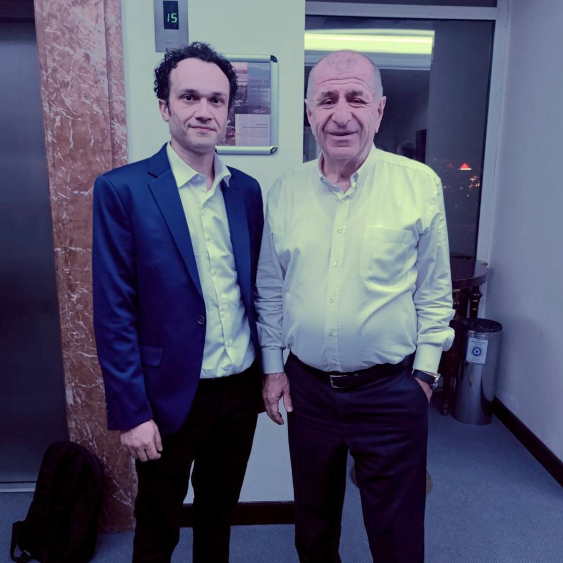 Bugün gerçekten ilginç bir gündü. Bir anda kendimi İzmir'de, Ümit Hoca'nın yanında buldum. Bir aksilik olmazsa yakında Ankara'dayım.
