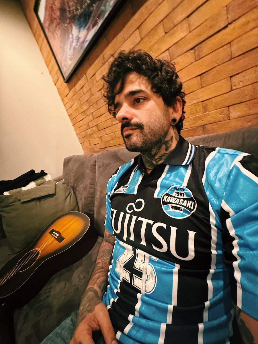 lucasfresno's tweet photo. começando pequena coleção de peças do ‘Grêmio Japonês’ AKA Kawasaki Frontale. uma das histórias mais afudê do futebas 90s. https://t.co/aU0RhvOO60