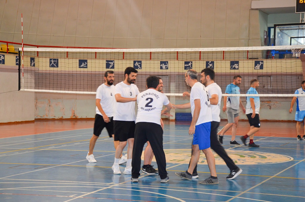 İkinciliğimiz Hayırlı Olsun!

15 Temmuz münasebetiyle yapılan Voleybol turnuvasına katılan takımımız turnuvayı ikincitamamladı.

Ter döken personelimizi tebrik, maçlara gelerek destek veren arkadaşlara, minik taraftarlarımıza ayrıca teşekkür ederiz.
