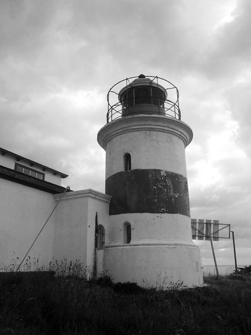 El 15 de julio de 1904 fue inaugurado el FARO SAN ISIDRO en el extremo sur de la Península de Brunswick, junto al Estrecho de #Magallanes.