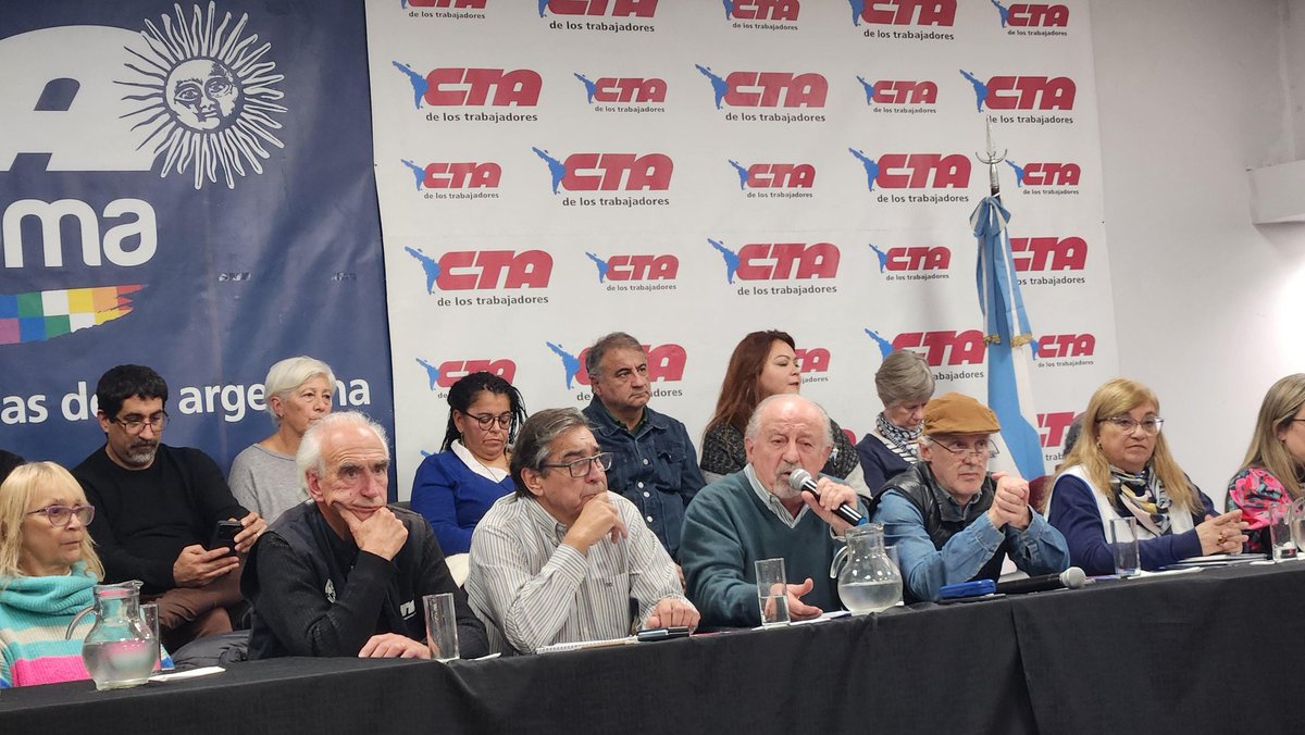 EdgardoDepetri's tweet image. Nos reunimos en el plenario conjunto de las dos CTA para organizar la resistencia de los trabajadores al brutal ajuste de Milei y plantear 10 políticas públicas urgentes para reconstruir la Argentina.