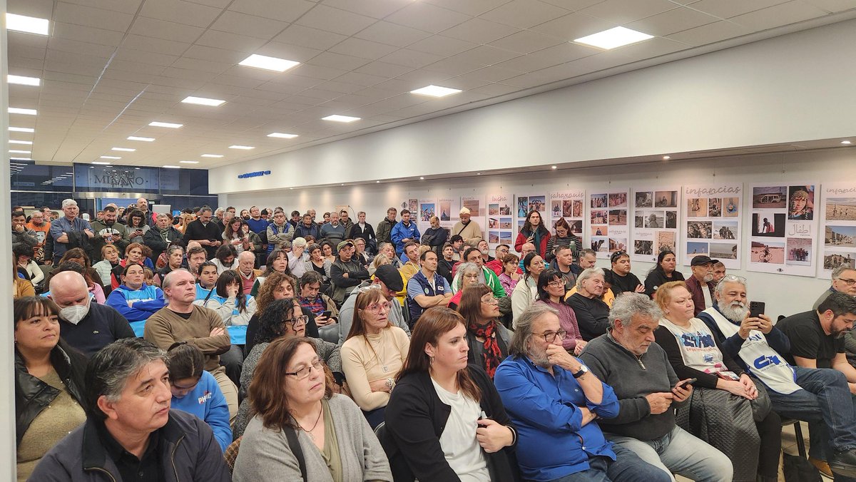 EdgardoDepetri's tweet image. Nos reunimos en el plenario conjunto de las dos CTA para organizar la resistencia de los trabajadores al brutal ajuste de Milei y plantear 10 políticas públicas urgentes para reconstruir la Argentina.