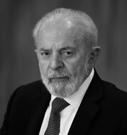 pedrorousseff's tweet photo. 🚨URGENTE 

Presidente Lula ACABOU DE BATER O MARTELO e ASSINOU o decreto que regulamenta a Lei de Reciprocidade CONTRA agressões comerciais dos EUA ao Brasil. 

- Donald Trump TEM QUE SABER que com LULA O BRASIL É SOBERANO! 🧢🧢

COMPARTILHEM AO MÁXIMO. 🇧🇷✊ https://t.co/c6PAIM5FnU