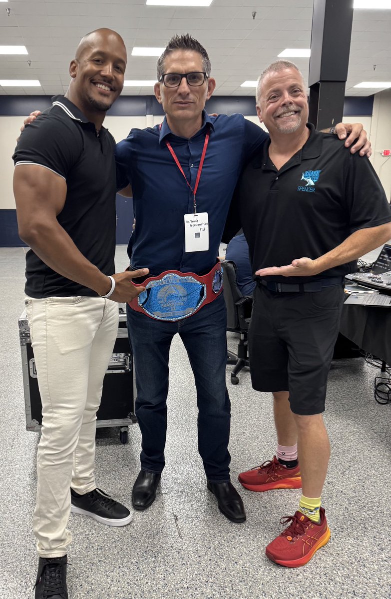 ByronSaxton's tweet image. One of my favorite events of the year.
Thank you @Shark_Con for having me and for helping to present @Dr_Yannis
with the 2025 SharkCon Championship!
Such an educational and highly entertaining experience every year.