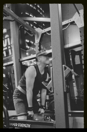 赤坂エニでハーフデッドした翌日で
最近
バスケのシュート練習で飛んだり跳ねたり
坂道ダッシュも始めてたし
ハックスクワットも始めたじゃん
赤坂に行った日は約30kmのサイクリングしてたし
原因が分からんというか原因だらけのような🤣
単に腰の疲労なんだろうか
ジムに行きたいｗｗｗ