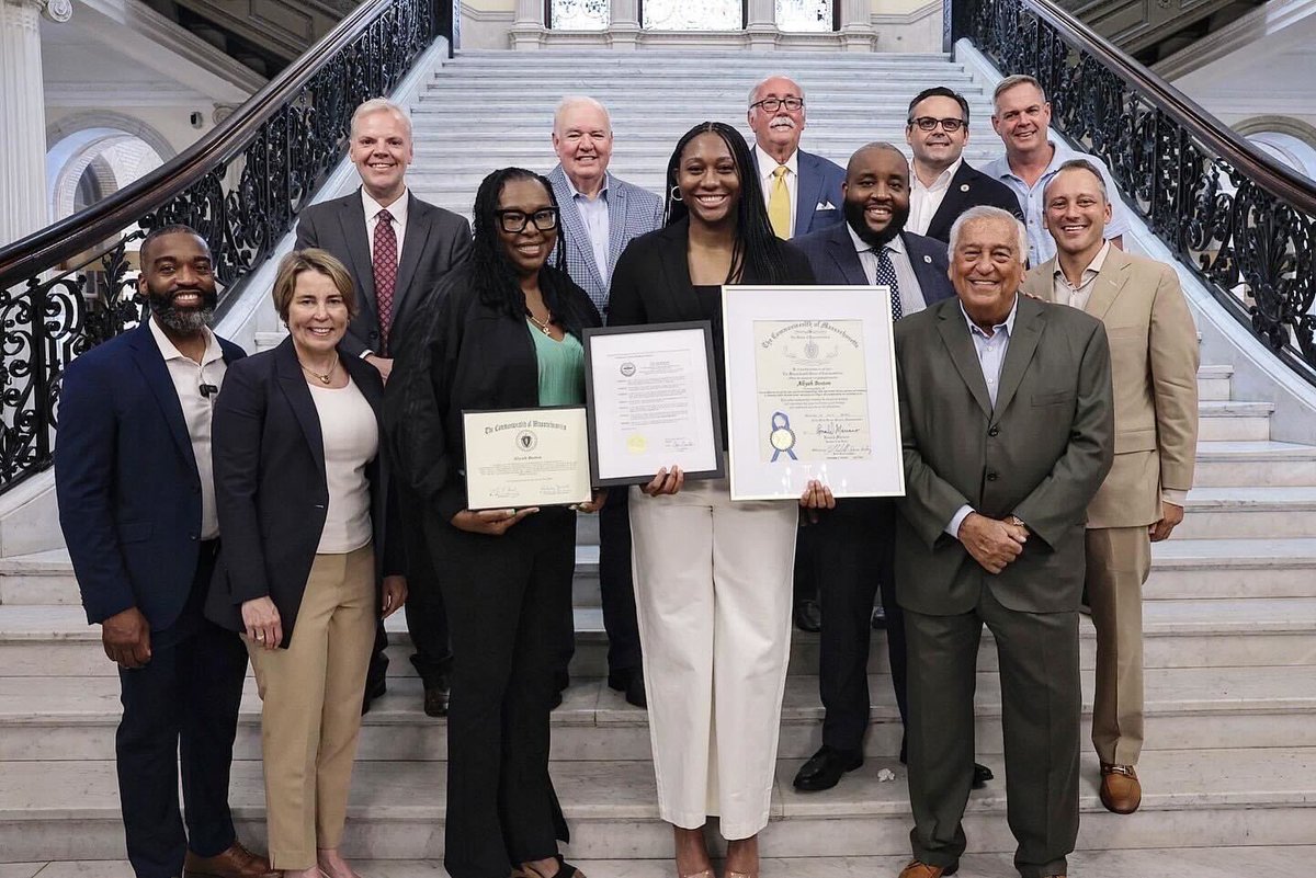 VoteWorrell's tweet image. We declared today Aliyah Boston Day in Boston ahead of the big game! 🏀
From the U.S. Virgin Islands to TD Garden, Aliyah’s a leader on and off the court—and Boston + WNBA just makes sense.
Let’s bring that basketball camp here next! 💪 #WNBA