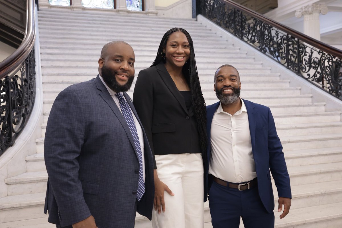 VoteWorrell's tweet image. We declared today Aliyah Boston Day in Boston ahead of the big game! 🏀
From the U.S. Virgin Islands to TD Garden, Aliyah’s a leader on and off the court—and Boston + WNBA just makes sense.
Let’s bring that basketball camp here next! 💪 #WNBA