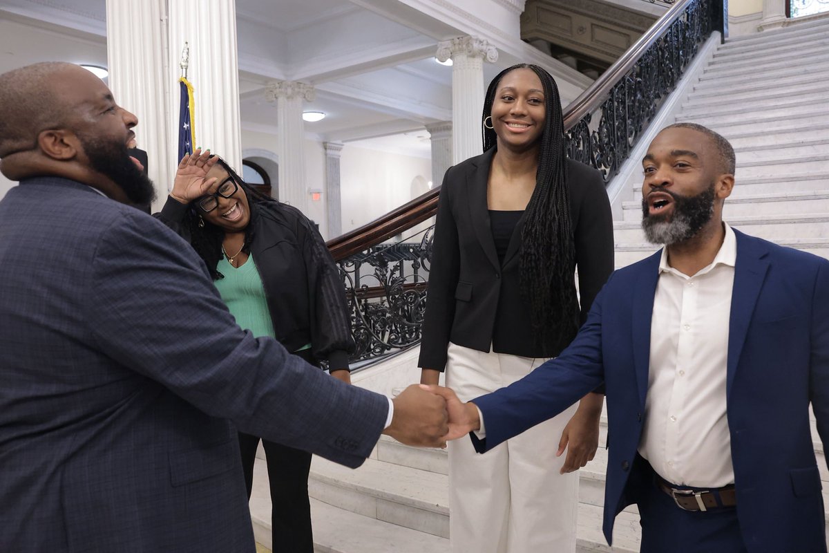 VoteWorrell's tweet image. We declared today Aliyah Boston Day in Boston ahead of the big game! 🏀
From the U.S. Virgin Islands to TD Garden, Aliyah’s a leader on and off the court—and Boston + WNBA just makes sense.
Let’s bring that basketball camp here next! 💪 #WNBA