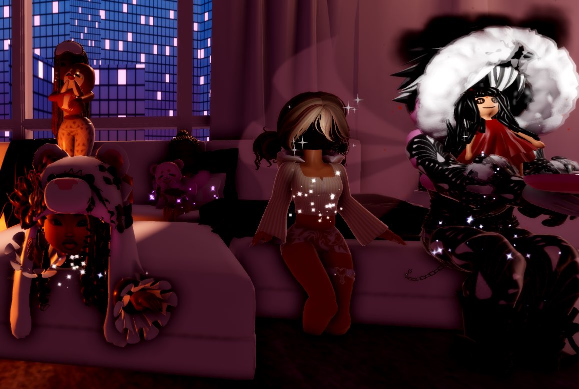 RHDiscordServer's tweet photo. 💤 Today’s Pageant Winner: Tiriasa 💤

Are you wanting to participate in our pageants in hopes to feature on our socials?
JOIN TRHDS TODAY - https://t.co/MdbCMHAFON

#royalehigh #royalehighoutfits #royalehighpageants https://t.co/gxYsC93Wrs