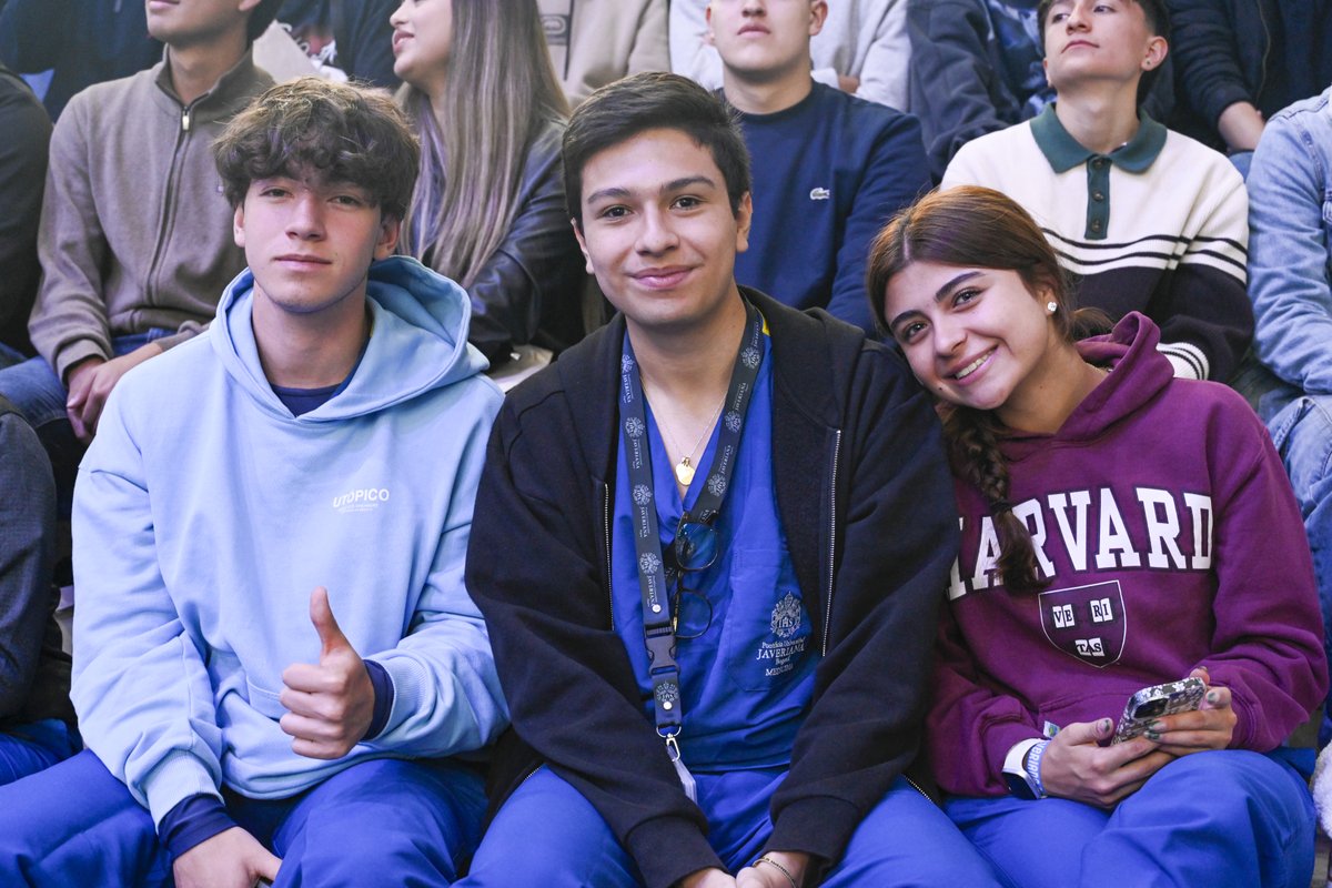 Luis Fernando Múnera Congote, S.J. (@rectorjaveriana) on Twitter photo 💛💙 Hoy tuve el gusto de darle la bienvenida a los neojaverianos y neojaverianas que inician su camino en la <a href="/UniJaveriana/">Pontificia Universidad Javeriana</a>. La educación sigue siendo el mejor camino para cultivar nuestra humanidad, comprender los tiempos que vivimos y construir un futuro más justo y solidario. 💛💙 Hoy tuve el gusto de darle la bienvenida a los neojaverianos y neojaverianas que inician su camino en la <a href="/UniJaveriana/">Pontificia Universidad Javeriana</a>. La educación sigue siendo el mejor camino para cultivar nuestra humanidad, comprender los tiempos que vivimos y construir un futuro más justo y solidario.
