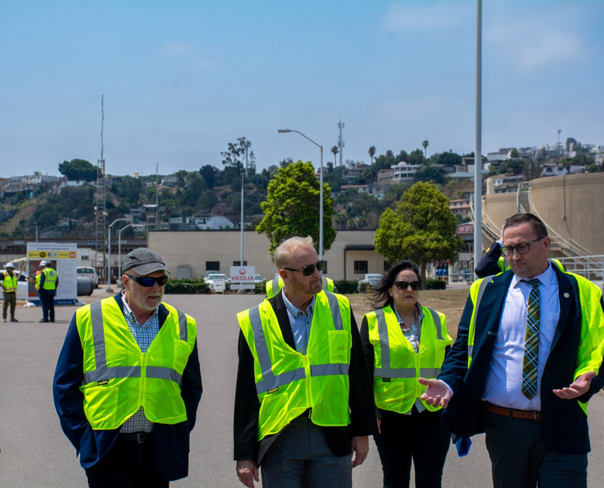 usibwc's tweet image. Today we welcomed U.S. Ambassador to #Mexico Ronald Johnson & #Tijuana Consul General Christopher Teal, @EPAregion9 Administrator Josh Cook and Thomas Corlett, Senior Advisor to @epaleezeldin to tour the #USIBWC South Bay International Wastewater Treatment Plant.
Ambassador…